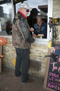 Eddy Kante unterwegs in Hamburg