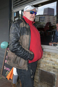 Eddy Kante unterwegs in Hamburg