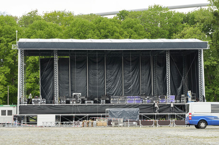Aufbau für Autokonzerte in Hannover