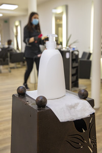 Symbolfoto Öffnung von Friseursalons