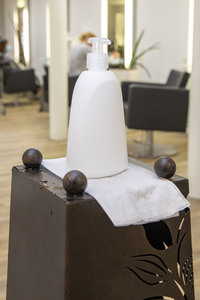 Symbolfoto Öffnung von Friseursalons