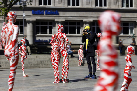 Kunst-Aktion von Dennis Josef Meseg in Köln