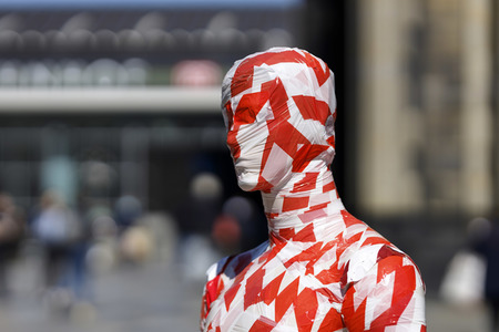 Kunst-Aktion von Dennis Josef Meseg in Köln