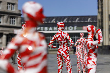 Kunst-Aktion von Dennis Josef Meseg in Köln