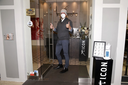 Karin Müller-Wohlfahrt beim Friseur in München