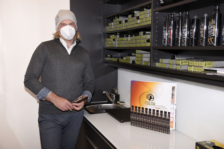 Karin Müller-Wohlfahrt beim Friseur in München