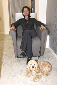 Karin Müller-Wohlfahrt beim Friseur in München