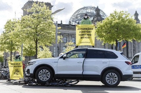 Umwelt-Protest gegen den Autogipfel in Berlin