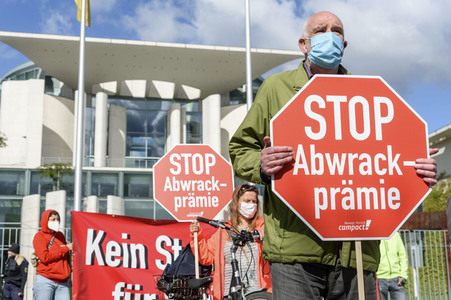 Umwelt-Protest gegen den Autogipfel in Berlin