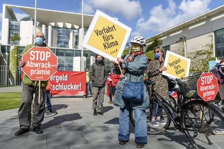 Umwelt-Protest gegen den Autogipfel in Berlin