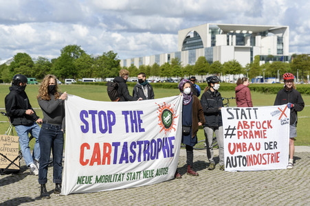 Umwelt-Protest gegen den Autogipfel in Berlin