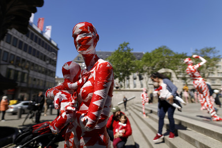 Kunst-Aktion von Dennis Josef Meseg in Köln