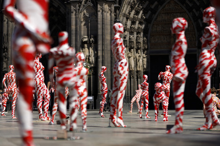 Kunst-Aktion von Dennis Josef Meseg in Köln