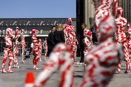 Kunst-Aktion von Dennis Josef Meseg in Köln