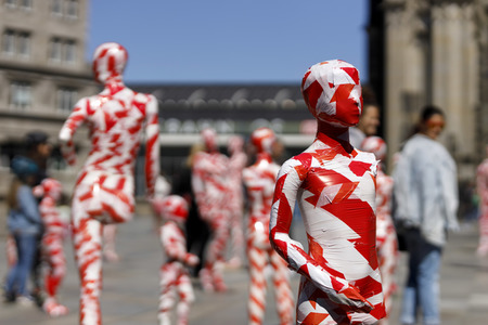 Kunst-Aktion von Dennis Josef Meseg in Köln