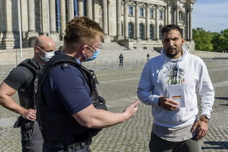 Spontanprotest von Gegnern der Corona-Beschränkungen in Berlin