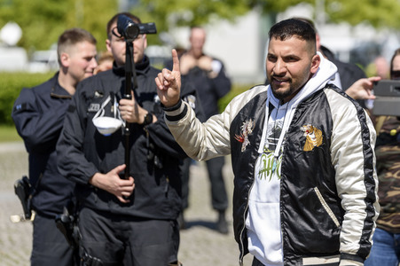 Versammlung von Corona-Verschwörungstheoretikern in Berlin