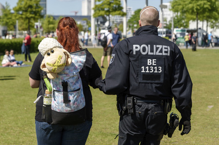 Versammlung von Corona-Verschwörungstheoretikern in Berlin
