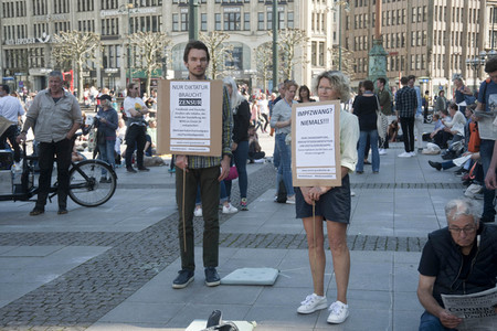 Demo gegen die Einschränkung der Grundrechte in Hamburg