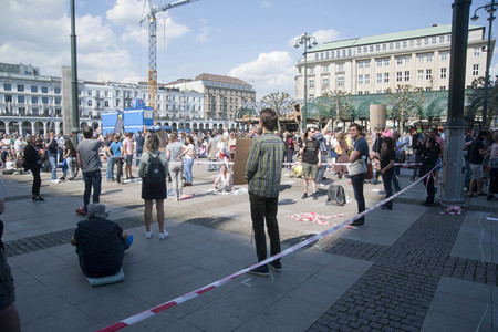 Demo gegen die Einschränkung der Grundrechte in Hamburg
