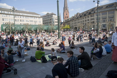Demo gegen die Einschränkung der Grundrechte in Hamburg