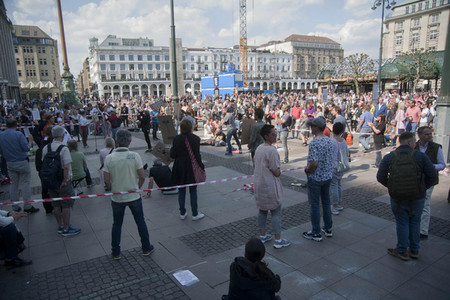 Demo gegen die Einschränkung der Grundrechte in Hamburg