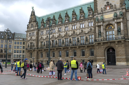 Demonstration der Beautybranche und Tattoostudios in Hamburg