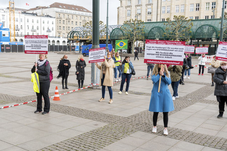 Demonstration der Beautybranche und Tattoostudios in Hamburg