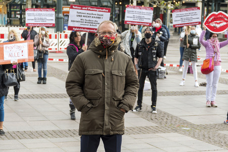 Demonstration der Beautybranche und Tattoostudios in Hamburg