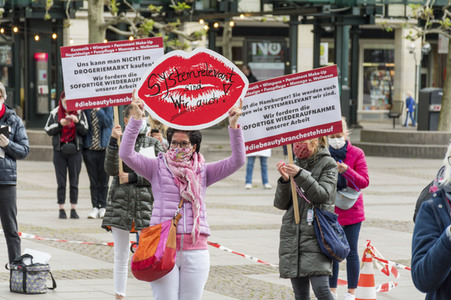 Demonstration der Beautybranche und Tattoostudios in Hamburg