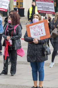 Demonstration der Beautybranche und Tattoostudios in Hamburg