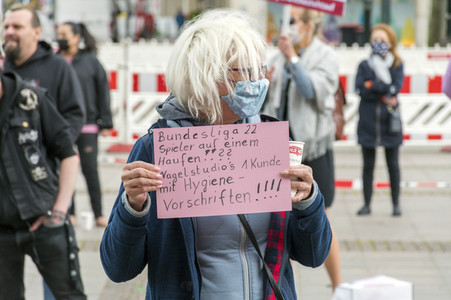 Demonstration der Beautybranche und Tattoostudios in Hamburg