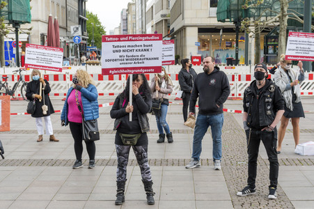 Demonstration der Beautybranche und Tattoostudios in Hamburg