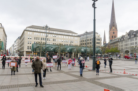 Demonstration der Beautybranche und Tattoostudios in Hamburg
