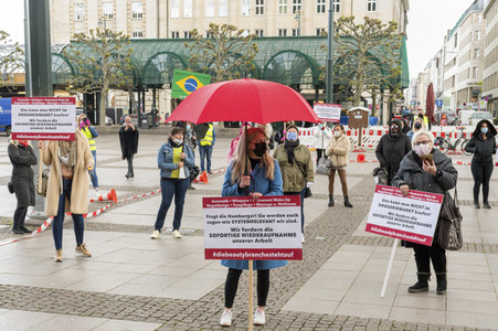 Demonstration der Beautybranche und Tattoostudios in Hamburg