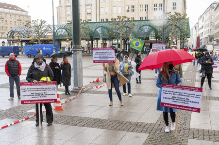 Demonstration der Beautybranche und Tattoostudios in Hamburg