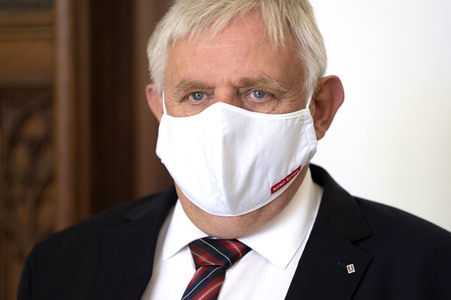 Karl-Josef Laumann besucht ein Caritas-Pflegeheim in Düsseldorf