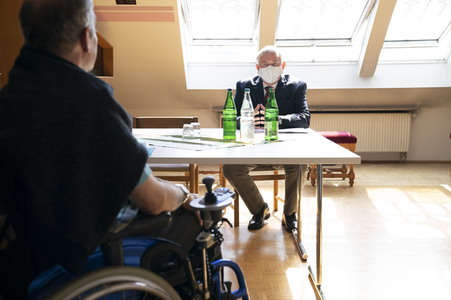 Karl-Josef Laumann besucht ein Caritas-Pflegeheim in Düsseldorf