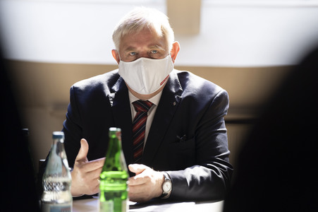 Karl-Josef Laumann besucht ein Caritas-Pflegeheim in Düsseldorf