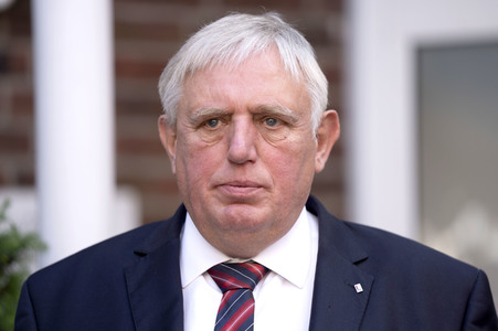 Karl-Josef Laumann besucht ein Caritas-Pflegeheim in Düsseldorf