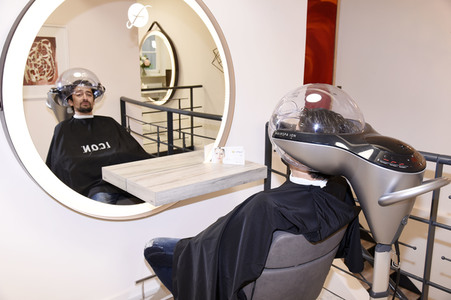 Friseurbesuch von Adrian Can in München