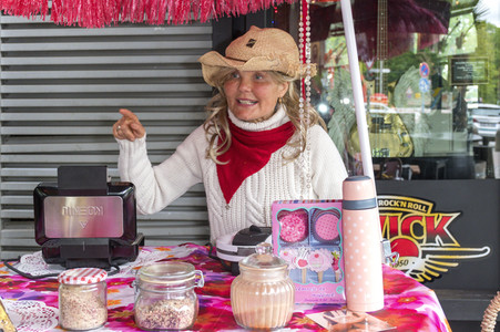 Wiedereröffnung der Rockkneipe 'Zwick St. Pauli' in Hamburg