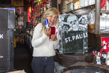 Wiedereröffnung der Rockkneipe 'Zwick St. Pauli' in Hamburg