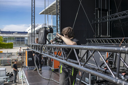 Bühnenaufbau für Autokonzerte in Erfurt