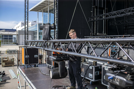 Bühnenaufbau für Autokonzerte in Erfurt