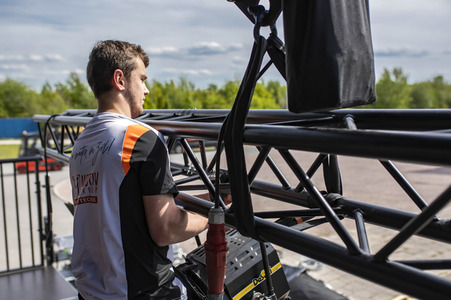 Bühnenaufbau für Autokonzerte in Erfurt