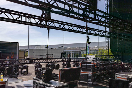 Bühnenaufbau für Autokonzerte in Erfurt