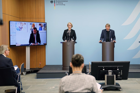 Pressekonferenz zum aktuellen Stand der Behandlung des Corona Virus in Berlin