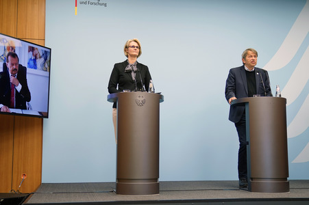 Pressekonferenz zum aktuellen Stand der Behandlung des Corona Virus in Berlin