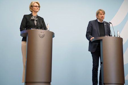 Pressekonferenz zum aktuellen Stand der Behandlung des Corona Virus in Berlin